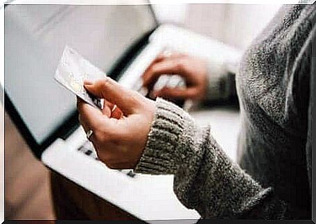 A woman using her credit card online